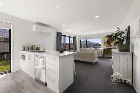 Photo of property in 15 Woodford Avenue, Woodend, 7610