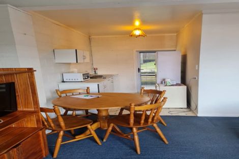 Photo of property in 1/212 Sunnynook Road, Totara Vale, Auckland, 0627