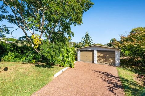 Photo of property in 16 Pohutukawa Avenue, Red Beach, 0932