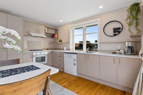 Photo of property in 35 Philomel Crescent, Bayswater, Auckland, 0622