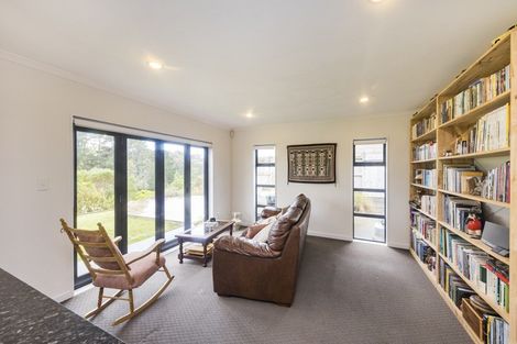 Photo of property in 76 Cashmere Drive, Fitzherbert, Palmerston North, 4410