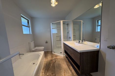 Photo of property in 17 Meteor Place, Schnapper Rock, Auckland, 0632