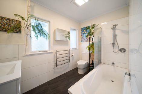 Photo of property in 58 Ngatai Road, Otumoetai, Tauranga, 3110