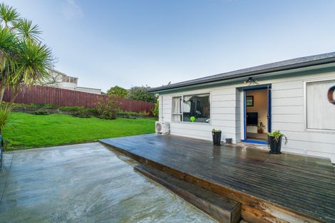 Photo of property in 2/17b Lavelle Road, Henderson, Auckland, 0612