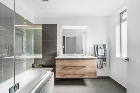 Photo of property in 114a Stanmore Bay Road, Stanmore Bay, Whangaparaoa, 0932