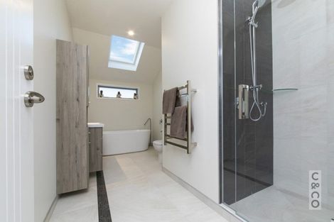 Photo of property in 1 Tauwaka Crescent, Riverhead, 0820