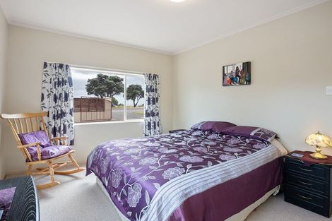 Photo of property in 14 Field Way, Waikanae Beach, Waikanae, 5036