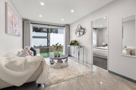 Photo of property in 6a Hanlon Crescent, Narrow Neck, Auckland, 0624