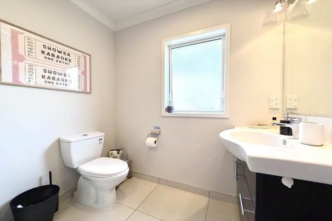 Photo of property in 17 Tamworth Crescent, Newlands, Wellington, 6037