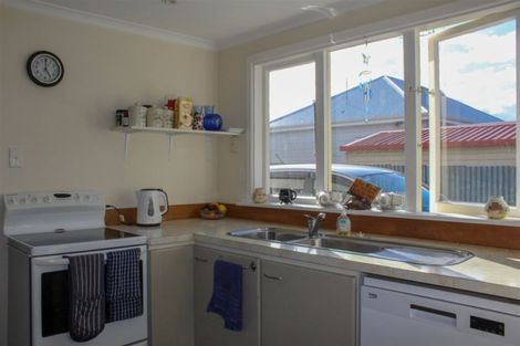 Photo of property in 19 Avenue Road, West End, Timaru, 7910