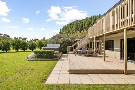 Photo of property in 1276 Coast Road, Wainuiomata Coast, Lower Hutt, 5373