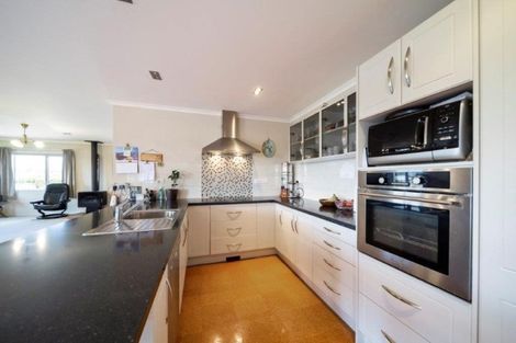 Photo of property in 303 Glover Road, Hawera, 4675