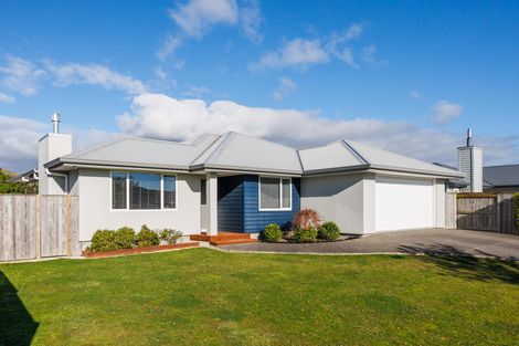 Photo of property in 6 Atlantic Drive, Fitzherbert, Palmerston North, 4410