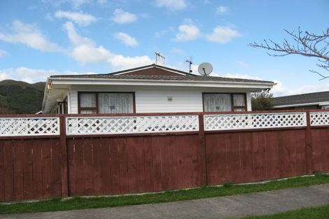 Photo of property in 266 Wellington Road, Wainuiomata, Lower Hutt, 5014