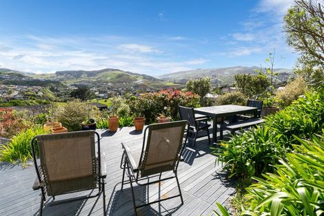 Photo of property in 14 Huxley Grove, Churton Park, Wellington, 6037