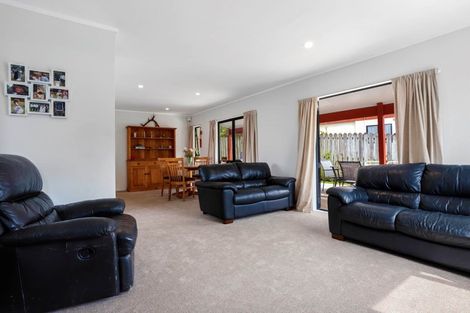 Photo of property in 6 Thalia Place, Totara Vale, Auckland, 0629