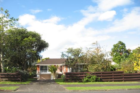 Photo of property in 18 Chatsworth Crescent, Pakuranga Heights, Auckland, 2010