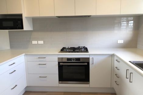 Photo of property in 2/5 Sylvan Crescent, Te Atatu South, Auckland, 0610