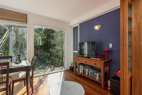 Photo of property in 33 Harbour View Road, Northland, Wellington, 6012