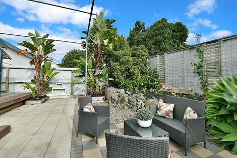 Photo of property in 4 Roberts Road, Matakatia, Whangaparaoa, 0930