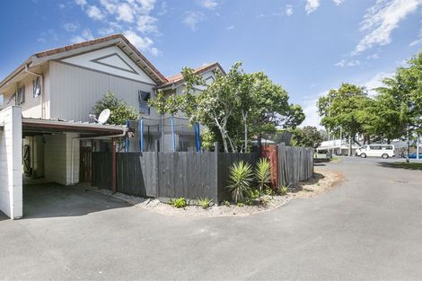 Photo of property in 2/104 Pakuranga Road, Pakuranga, Auckland, 2010