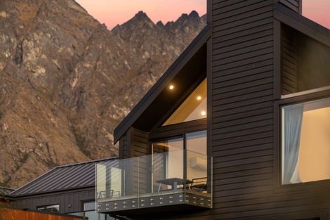 Photo of property in 8 Falconer Rise, Jacks Point, Queenstown, 9371