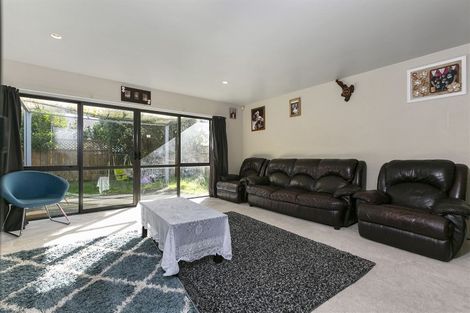 Photo of property in 25 Robertson Road, Favona, Auckland, 2024