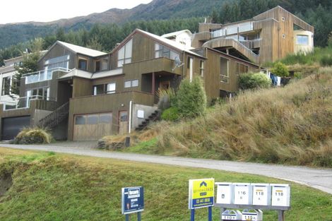 Photo of property in 118b Wynyard Crescent, Fernhill, Queenstown, 9300