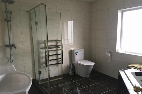 Photo of property in 1 Ballymore Drive, Pinehill, Auckland, 0632