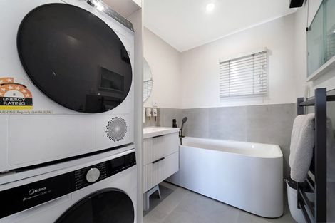 Photo of property in 229 Golf Road, Titirangi, Auckland, 0604