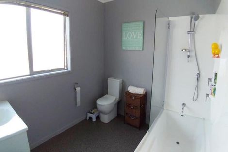 Photo of property in 24 Springtime Crescent, Stanmore Bay, Whangaparaoa, 0932