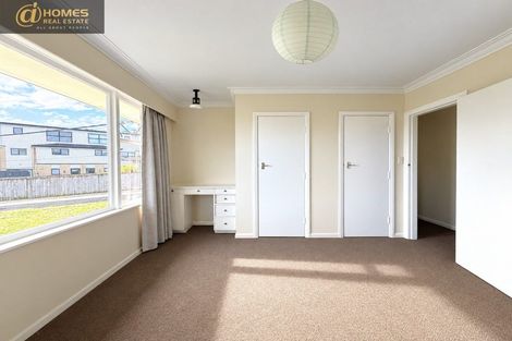 Photo of property in 6 Glenvil Lane, Te Atatu Peninsula, Auckland, 0610