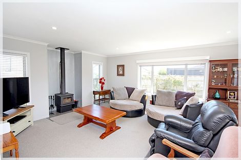 Photo of property in 26 Forbes Road, Foxton Beach, Foxton, 4815