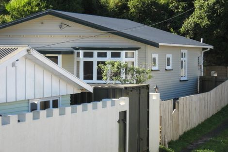 Photo of property in 138 Newlands Road, Newlands, Wellington, 6037