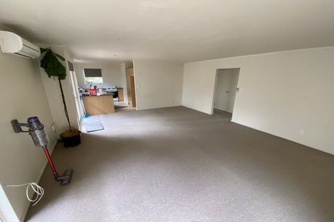 Photo of property in 324i West Coast Road, Glen Eden, Auckland, 0602