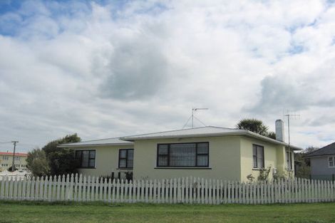 Photo of property in 24 Selwyn Crescent, College Estate, Whanganui, 4500