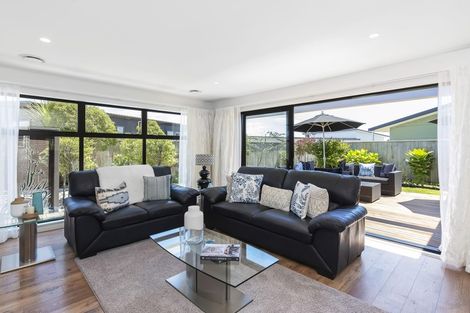 Photo of property in 16 Seagrass Place, Otaki Beach, Otaki, 5512