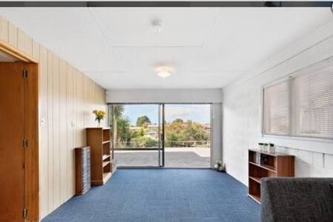 Photo of property in 88 Chivalry Road, Glenfield, Auckland, 0629