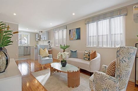 Photo of property in 37 Vinograd Drive, Te Atatu Peninsula, Auckland, 0610