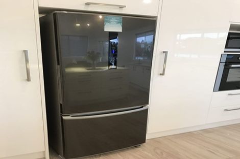 Photo of property in 39 Deverell Place, Northcross, Auckland, 0632