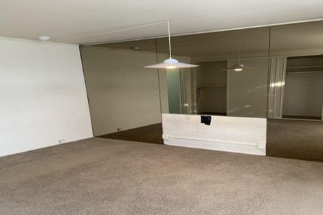 Photo of property in 2 Christensen Place, Forrest Hill, Auckland, 0620