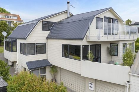Photo of property in 2/13 Garadice Road, Rothesay Bay, Auckland, 0630