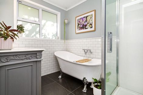 Photo of property in 16 Mascot Street, Tawa, Wellington, 5028