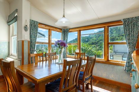 Photo of property in 7 Broadway, Picton, 7220