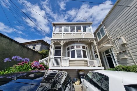 Photo of property in 28 Roxburgh Street, Mount Victoria, Wellington, 6011