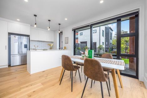 Photo of property in 6a Treasury Place, Onehunga, Auckland, 1061