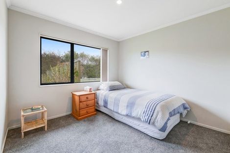 Photo of property in 16 Omana Avenue, Shelly Beach, Helensville, 0874