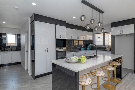 Photo of property in 10 Rockpool Road, Orewa, 0931