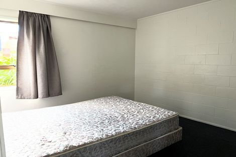 Photo of property in 11 Ian Place, Glendene, Auckland, 0602