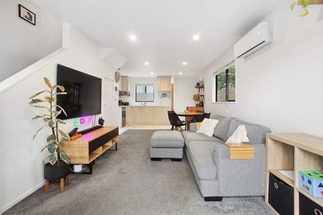 Photo of property in 6/2 Jadewynn Drive, Massey, Auckland, 0614